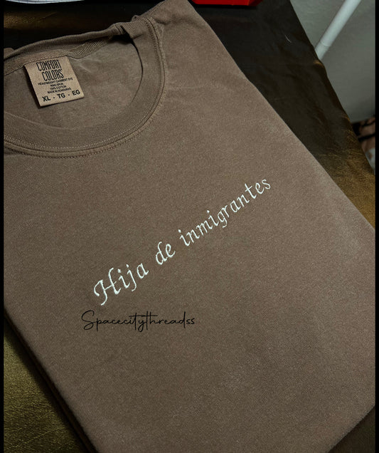 Hija de inmigrantes embroidered shirt